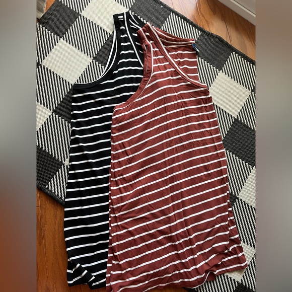 Old Navy Tops - 2X Striped Old Navy Luxe Tanks 🤍 EUC